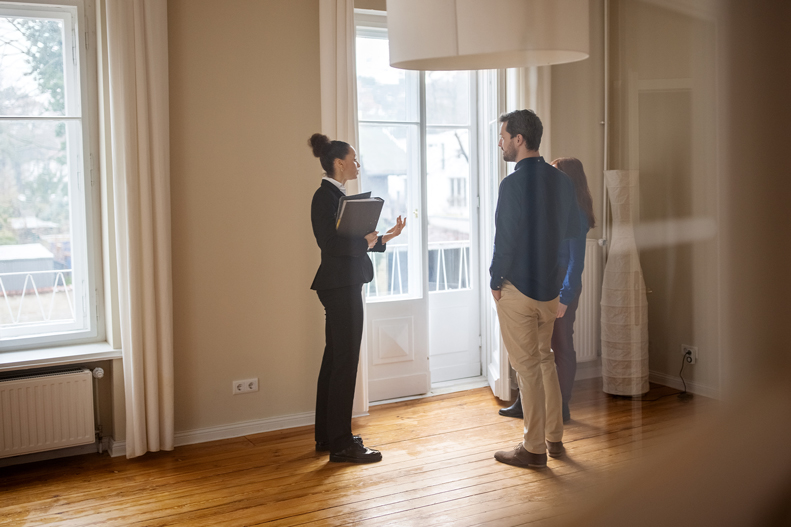 couple chatting with a realtor